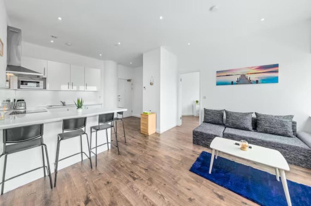 Airy 2Br Flat Delta London Dp332 Apartman Croydon Kültér fotó
